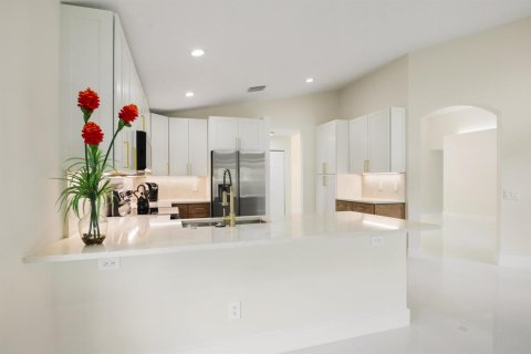 House in Boynton Beach, Florida 3 bedrooms, 227.24 sq.m. № 2275302 - photo 12