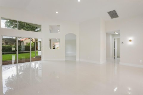 House in Boynton Beach, Florida 3 bedrooms, 227.24 sq.m. № 2275302 - photo 3