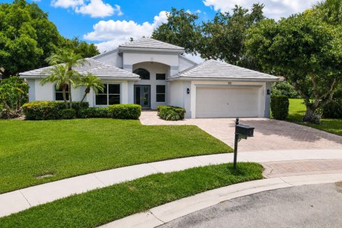 House in Boynton Beach, Florida 3 bedrooms, 227.24 sq.m. № 2275302