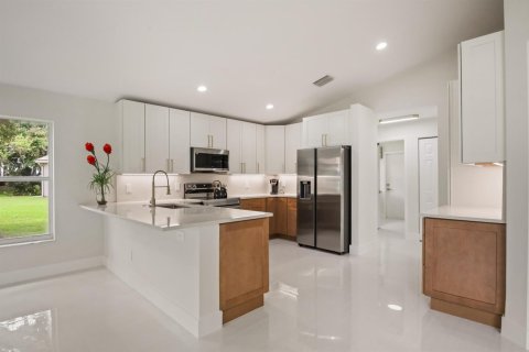 House in Boynton Beach, Florida 3 bedrooms, 227.24 sq.m. № 2275302 - photo 13