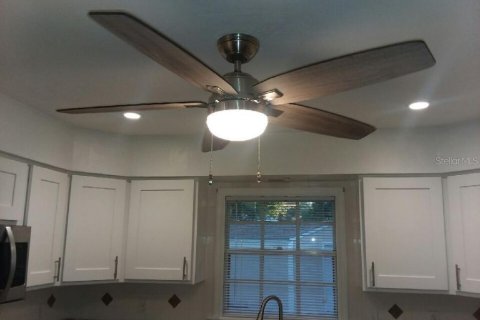 House in New Smyrna Beach, Florida 3 bedrooms, 123.19 sq.m. № 2099368 - photo 14