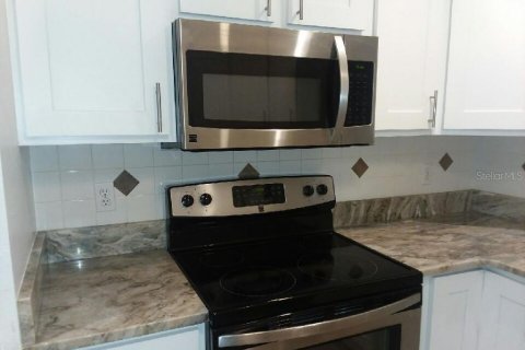 House in New Smyrna Beach, Florida 3 bedrooms, 123.19 sq.m. № 2099368 - photo 3