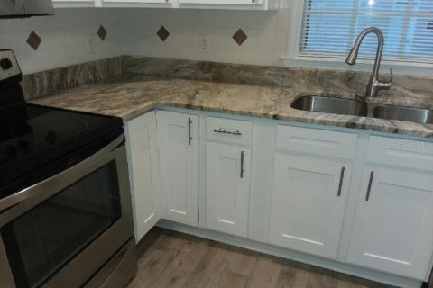 House in New Smyrna Beach, Florida 3 bedrooms, 123.19 sq.m. № 2099368 - photo 19