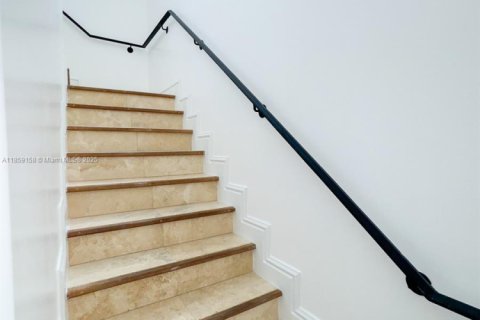 Adosado en venta en Pinecrest, Florida, 4 dormitorios, 297.47 m2 № 2034793 - foto 20