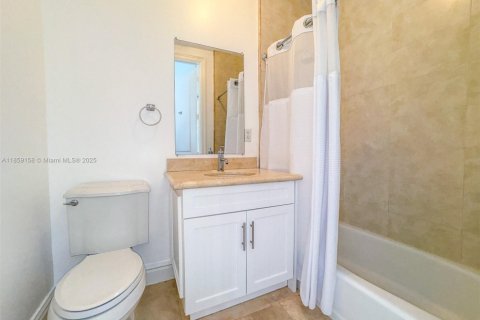 Adosado en venta en Pinecrest, Florida, 4 dormitorios, 297.47 m2 № 2034793 - foto 15