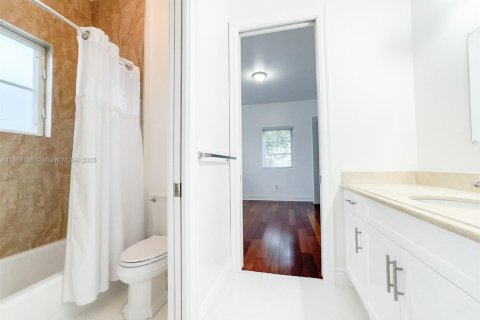 Adosado en venta en Pinecrest, Florida, 4 dormitorios, 297.47 m2 № 2034793 - foto 30