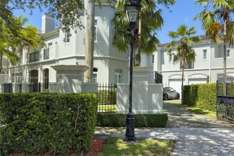 Adosado en venta en Pinecrest, Florida, 4 dormitorios, 297.47 m2 № 2034793 - foto 4