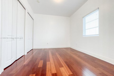 Adosado en venta en Pinecrest, Florida, 4 dormitorios, 297.47 m2 № 2034793 - foto 29