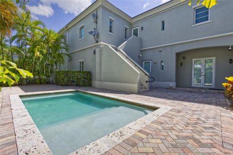 Adosado en venta en Pinecrest, Florida, 4 dormitorios, 297.47 m2 № 2034793 - foto 17