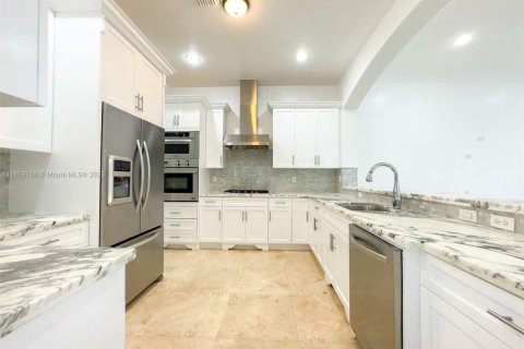 Adosado en venta en Pinecrest, Florida, 4 dormitorios, 297.47 m2 № 2034793 - foto 11