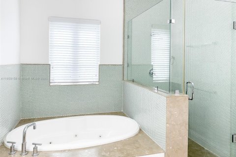 Adosado en venta en Pinecrest, Florida, 4 dormitorios, 297.47 m2 № 2034793 - foto 25