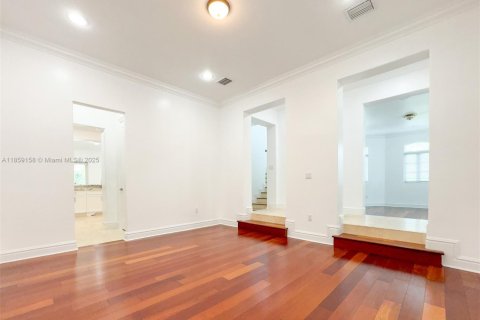 Adosado en venta en Pinecrest, Florida, 4 dormitorios, 297.47 m2 № 2034793 - foto 9