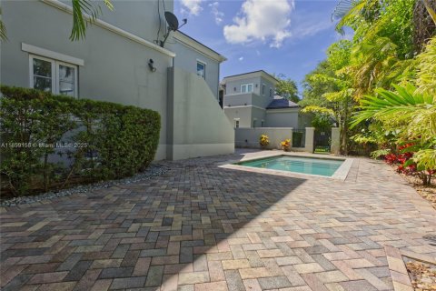 Adosado en venta en Pinecrest, Florida, 4 dormitorios, 297.47 m2 № 2034793 - foto 18