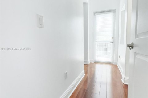 Adosado en venta en Pinecrest, Florida, 4 dormitorios, 297.47 m2 № 2034793 - foto 22