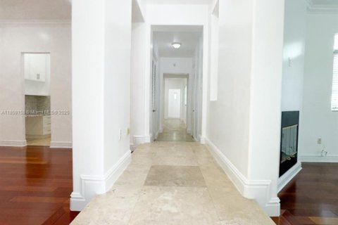 Adosado en venta en Pinecrest, Florida, 4 dormitorios, 297.47 m2 № 2034793 - foto 6