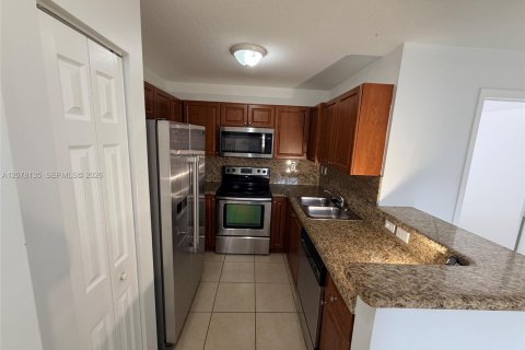 Touwnhouse à louer à Pembroke Pines, Floride: 3 chambres, 129.69 m2 № 2326832 - photo 17