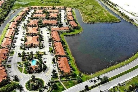 Touwnhouse à louer à Pembroke Pines, Floride: 3 chambres, 129.69 m2 № 2326832 - photo 25