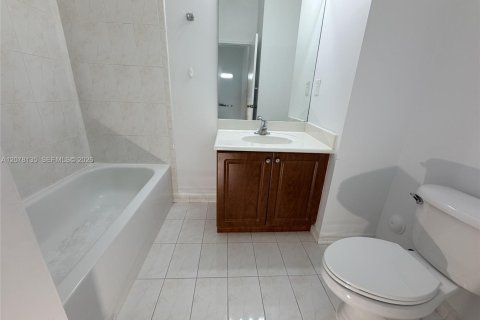 Touwnhouse à louer à Pembroke Pines, Floride: 3 chambres, 129.69 m2 № 2326832 - photo 15
