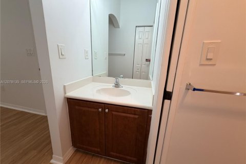 Touwnhouse à louer à Pembroke Pines, Floride: 3 chambres, 129.69 m2 № 2326832 - photo 12
