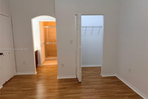 Touwnhouse à louer à Pembroke Pines, Floride: 3 chambres, 129.69 m2 № 2326832 - photo 10