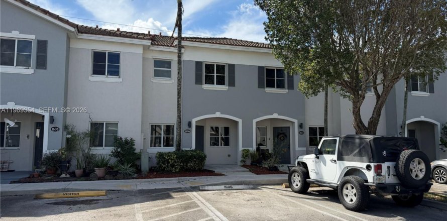 Townhouse in Homestead, Florida 2 bedrooms, 108.32 sq.m. № 2030999