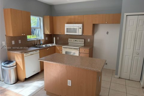 Townhouse in Homestead, Florida 2 bedrooms, 108.32 sq.m. № 2030999 - photo 3