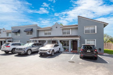 Copropriété à vendre à Hialeah, Floride: 2 chambres, 94.76 m2 № 1950368 - photo 6