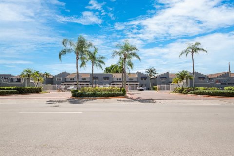Copropriété à vendre à Hialeah, Floride: 2 chambres, 94.76 m2 № 1950368 - photo 3