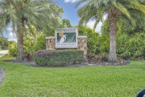 House in Hobe Sound, Florida 3 bedrooms, 187.38 sq.m. № 1076027 - photo 1