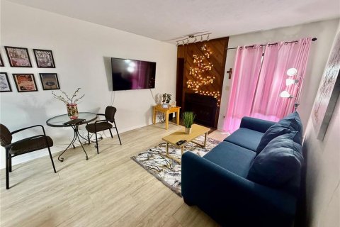 Condo in Gainesville, Florida, 1 bedroom  № 1550501 - photo 3
