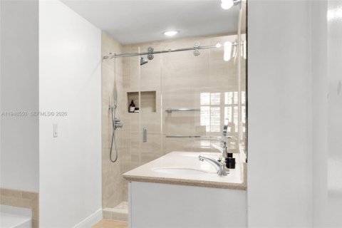 Copropriété à vendre à Aventura, Floride: 2 chambres, 127.28 m2 № 2006136 - photo 28