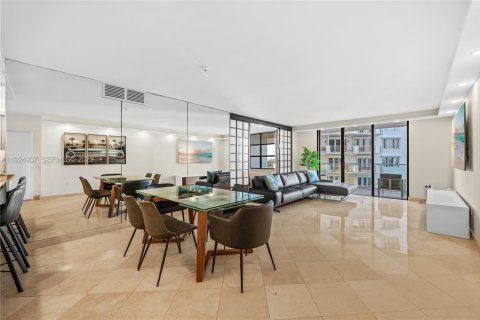 Condominio en venta en Bal Harbour, Florida, 2 dormitorios, 128.95 m2 № 1983115 - foto 3