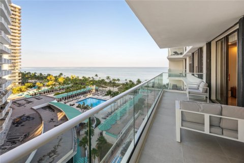Condo in Bal Harbour, Florida, 2 bedrooms № 1983115 - photo 23