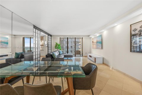 Condominio en venta en Bal Harbour, Florida, 2 dormitorios, 128.95 m2 № 1983115 - foto 2