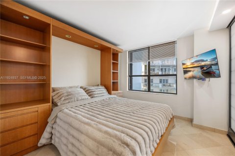 Condo in Bal Harbour, Florida, 2 bedrooms № 1983115 - photo 19