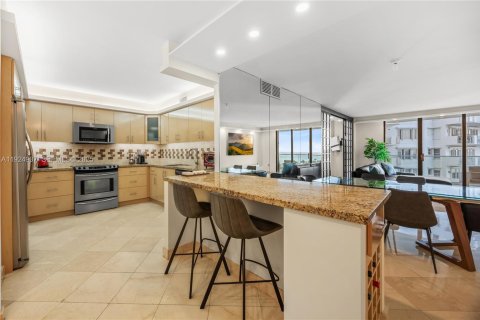 Condominio en venta en Bal Harbour, Florida, 2 dormitorios, 128.95 m2 № 1983115 - foto 8