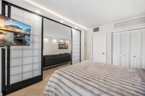 Condo in Bal Harbour, Florida, 2 bedrooms № 1983115 - photo 20