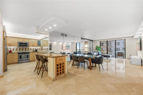 Condominio en venta en Bal Harbour, Florida, 2 dormitorios, 128.95 m2 № 1983115 - foto 5