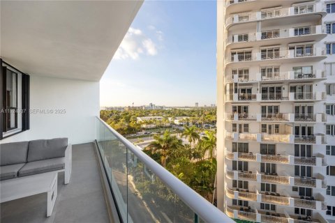 Condo in Bal Harbour, Florida, 2 bedrooms № 1983115 - photo 24