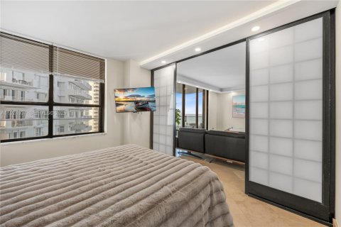 Condo in Bal Harbour, Florida, 2 bedrooms № 1983115 - photo 21