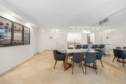 Condo in Bal Harbour, Florida, 2 bedrooms № 1983115 - photo 16