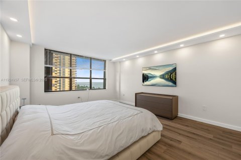 Condo in Bal Harbour, Florida, 2 bedrooms № 1983115 - photo 27