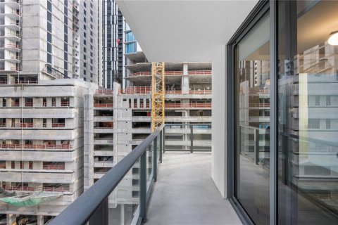 Condo in Miami, Florida, 2 bedrooms № 2174205 - photo 8
