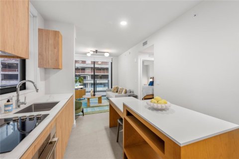 Condo in Miami, Florida, 2 bedrooms № 2174205 - photo 9
