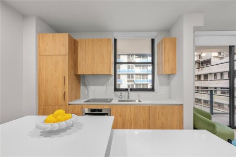 Condo in Miami, Florida, 2 bedrooms № 2174205 - photo 12