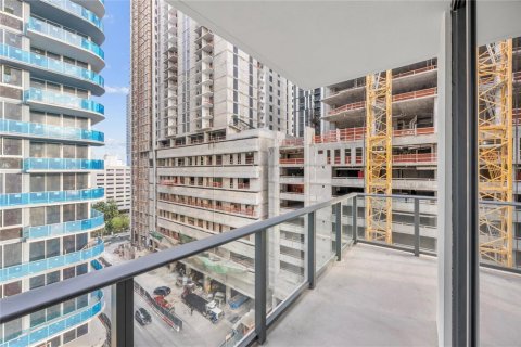 Condo in Miami, Florida, 2 bedrooms № 2174205 - photo 5