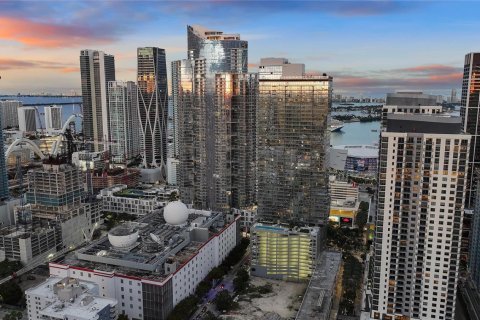 Condo in Miami, Florida, 2 bedrooms № 2174205 - photo 27