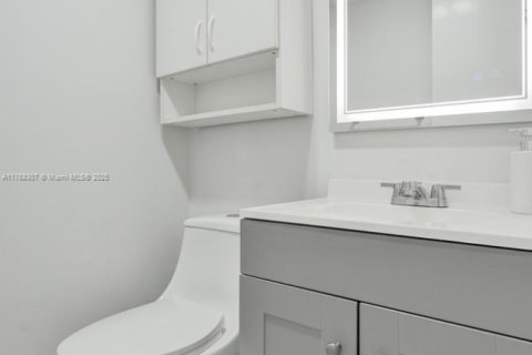 Condominio en venta en Palm Springs, Florida, 1 dormitorio, 70.98 m2 № 1981479 - foto 14