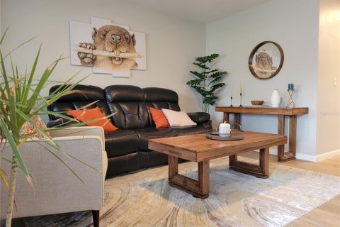 House in Saint Petersburg, Florida 2 bedrooms, 113.71 sq.m. № 1882876 - photo 2