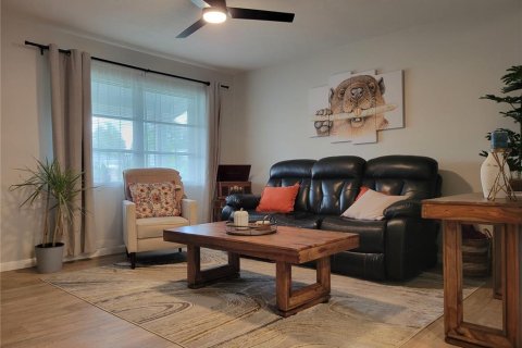 House in Saint Petersburg, Florida 2 bedrooms, 113.71 sq.m. № 1882876 - photo 11